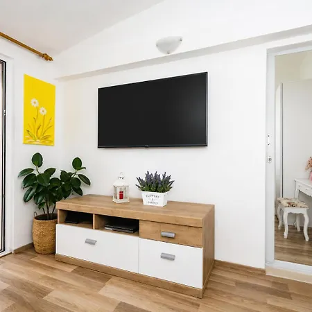 Storija With Private Jacuzzi-brela