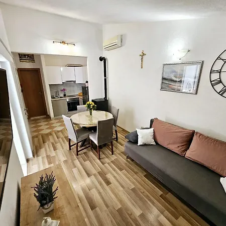 Storija With Private Jacuzzi-brela